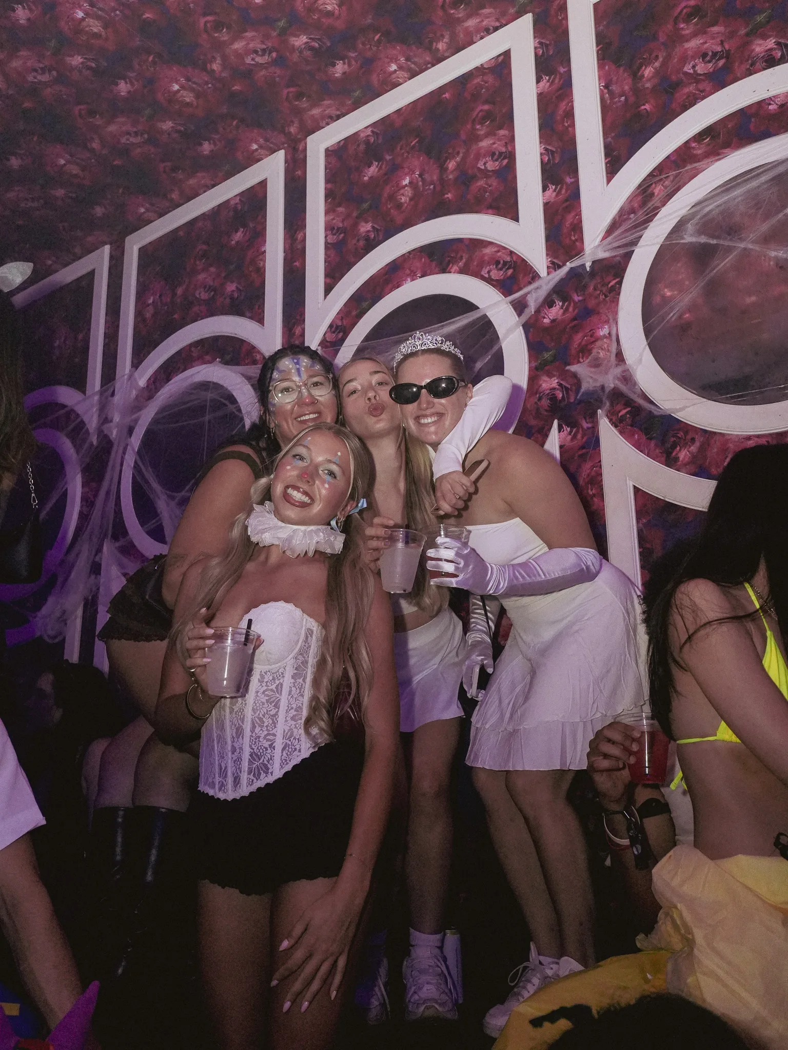 Nightlife, photo 1