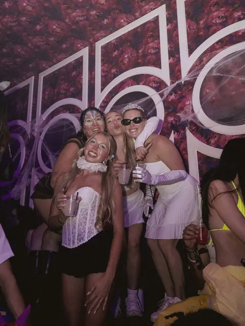 Nightlife, photo 1